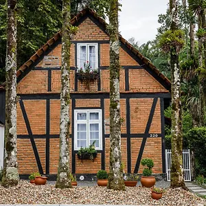 https://casa-enxaimel-em-pomerode.santa-catarina-brasil.com