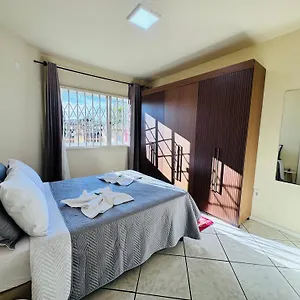 https://apartamento-equipado-2quartos-garagem-wi-fi-6hospedes.santa-catarina-brasil.com